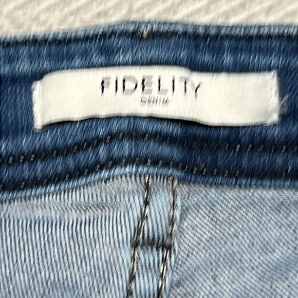 Fidelity Gwen Crop high rise, skinny crop jeans. Size 26. - Picture 11 of 14